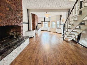 Lounge- click for photo gallery